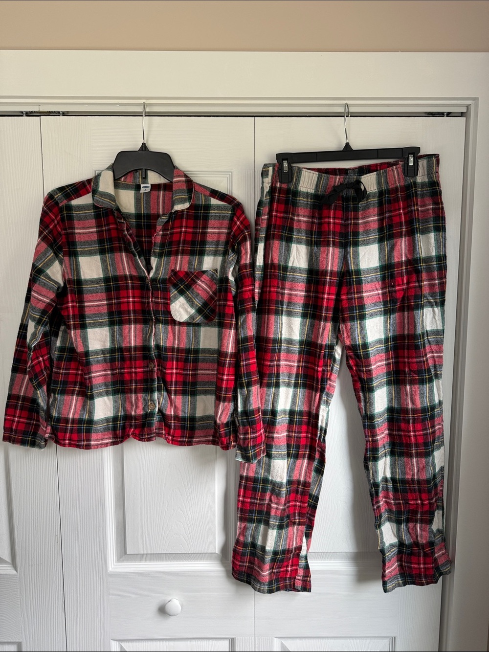 OLD NAVY FLANNEL PAJAMA SET Size Medium Red + White Classic Holiday Favorite!